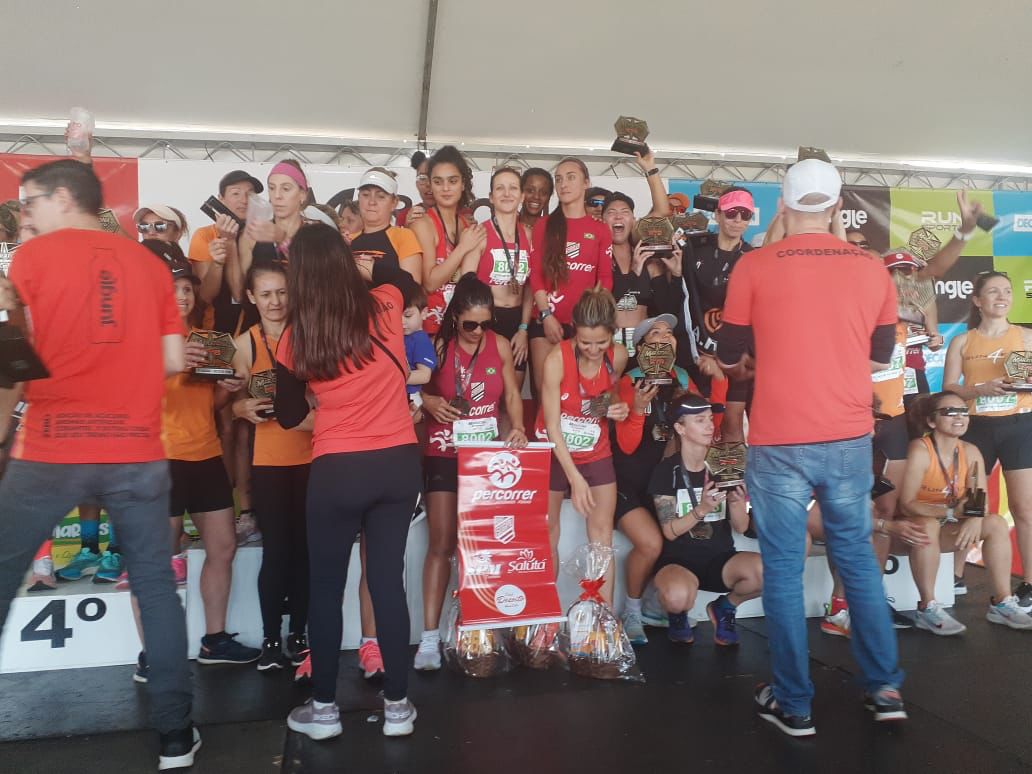 Atletas da Carborunners sobem ao pódio na Corrida da Sogipa 2022